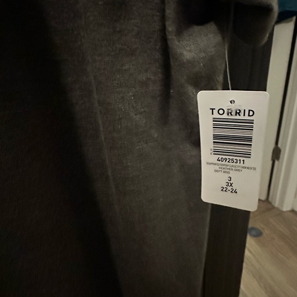 Torrid Heather Grey Tee size 3 (22/24) - Picture 3 of 3